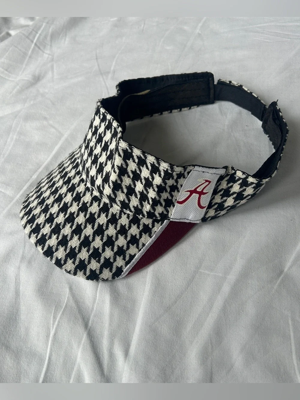 Alabama Crimson Tide retro style houndstooth print gameday visor hat